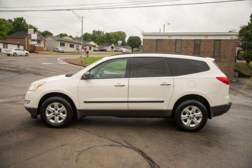 White 2011 Chevrolet Traverse LS