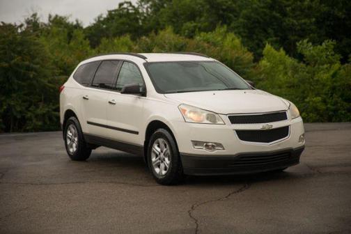 White 2011 Chevrolet Traverse LS