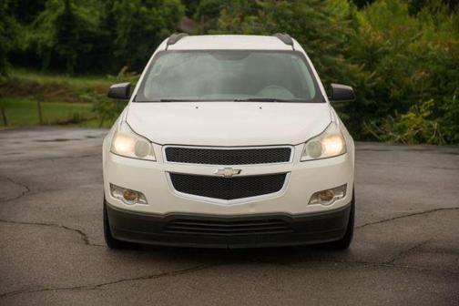 White 2011 Chevrolet Traverse LS