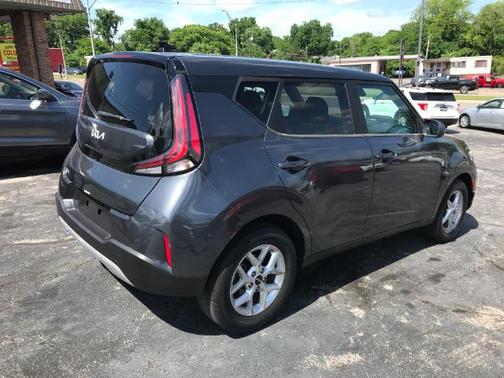 Gravity Gray 2024 Kia Soul LX
