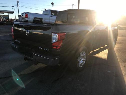 2018 Nissan Titan SV