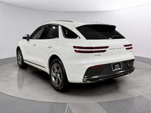 2026 Genesis GV70 2.5T Advanced
