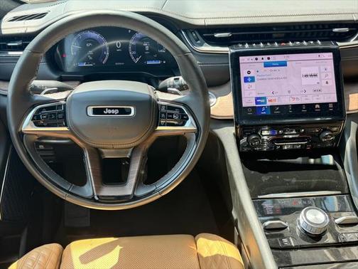 2023 Jeep Grand Cherokee Summit