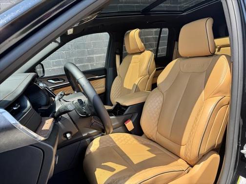 2023 Jeep Grand Cherokee Summit