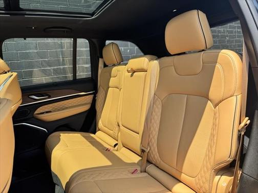 2023 Jeep Grand Cherokee Summit