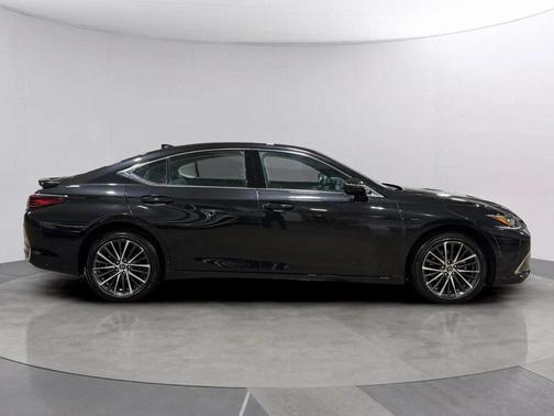 2023 Lexus ES 250 Base