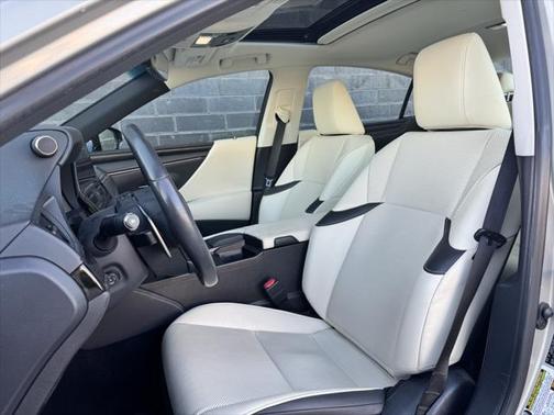 2022 Lexus ES 250 Base
