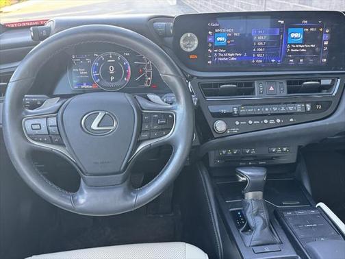 2022 Lexus ES 250 Base