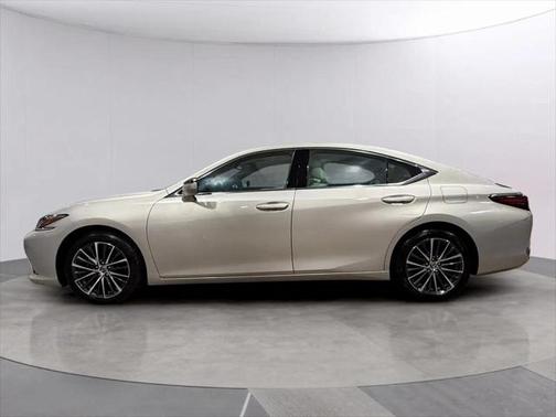 2022 Lexus ES 250 Base