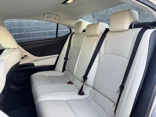 2022 Lexus ES 250 Base