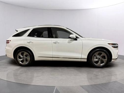 Uyuni White 2026 Genesis GV70 2.5T Select