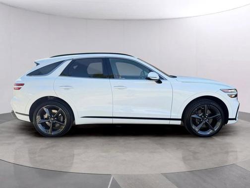 Uyuni White 2026 Genesis GV70 2.5T Sport Prestige