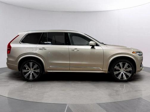 2024 Volvo XC90 Recharge Plug-In Hybrid T8 Ultimate Bright Theme 7-Seater