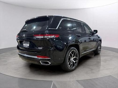 2023 Jeep Grand Cherokee Summit