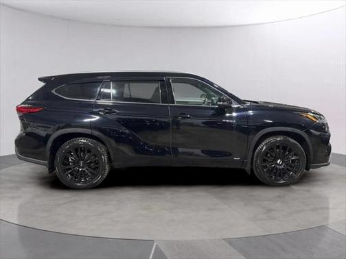 2021 Toyota Highlander Hybrid Platinum