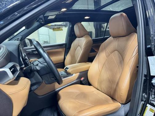 2021 Toyota Highlander Hybrid Platinum