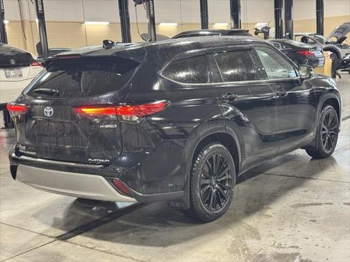 2021 Toyota Highlander Hybrid Platinum