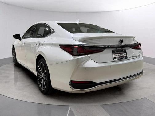 2022 Lexus ES 250 Base