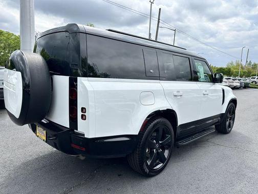 Fuji White 2024 Land Rover Defender P400 X-Dynamic SE