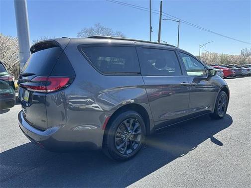 2021 Chrysler Pacifica Touring-L