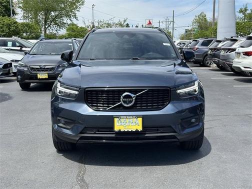 2022 Volvo XC40 T5 R-Design