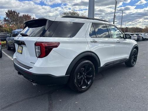 2022 Ford Explorer ST-Line