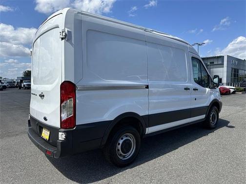 2016 Ford Transit-250 130 WB Medium Roof Cargo