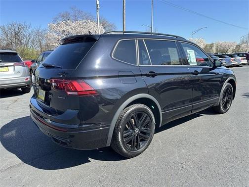2022 Volkswagen Tiguan 2.0T SE R-Line Black