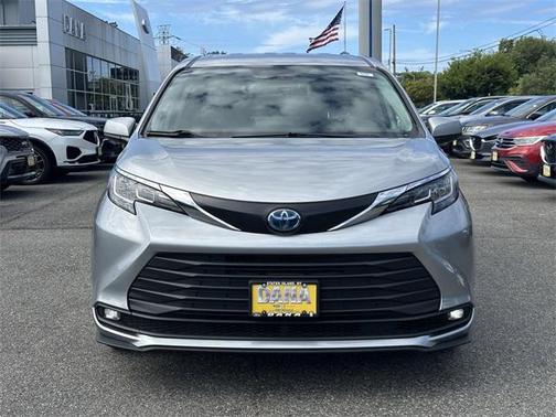 2022 Toyota Sienna LE