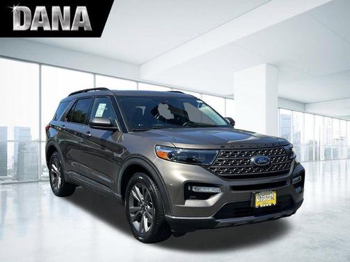 Stone Gray Metallic 2021 Ford Explorer XLT