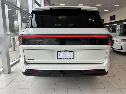 White Metallic 2025 Lincoln Navigator Black Label