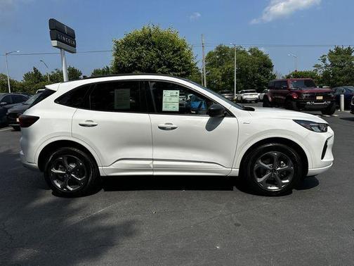Oxford White 2023 Ford Escape ST-Line