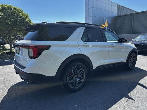 Star White 2025 Ford Explorer ST