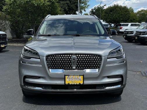 Silver Radiance Metallic 2024 Lincoln Aviator Premiere