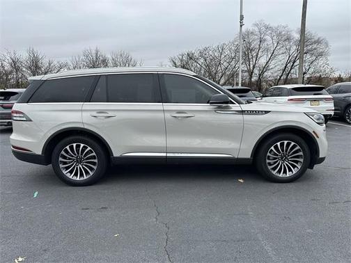 2022 Lincoln Aviator Standard AWD