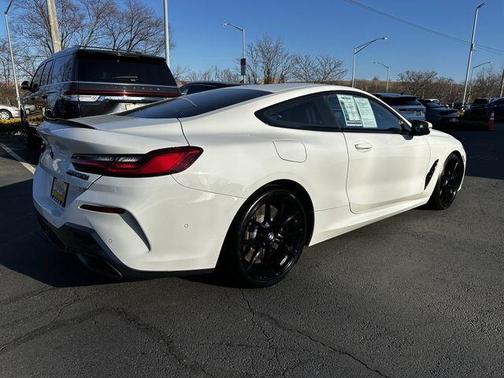 Alpine White 2022 BMW M850 i xDrive