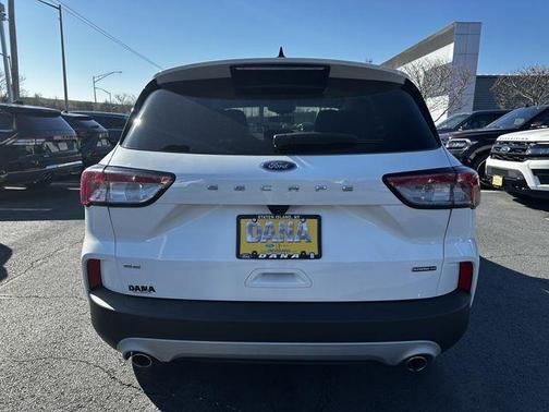 Star White 2022 Ford Escape SE