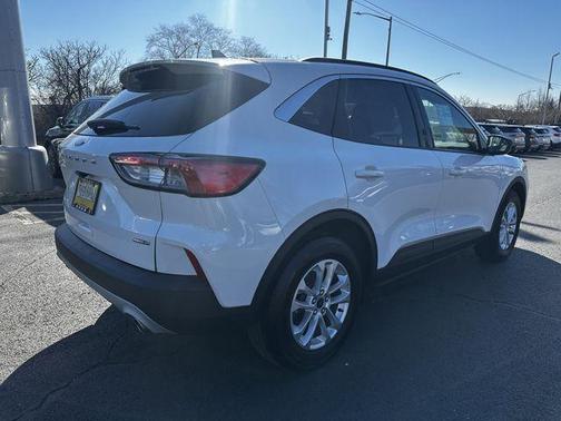 Star White 2022 Ford Escape SE