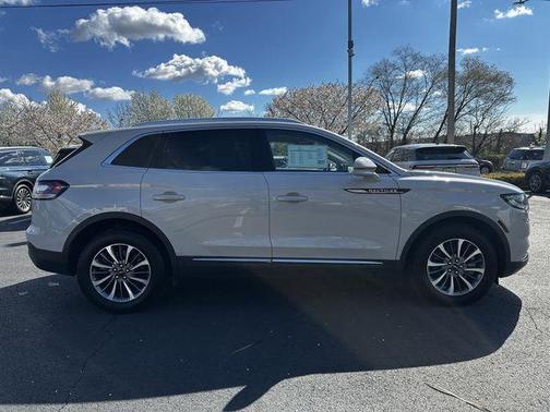 Ceramic Pearl Metallic Tinted Clearcoat 2023 Lincoln Nautilus Reserve