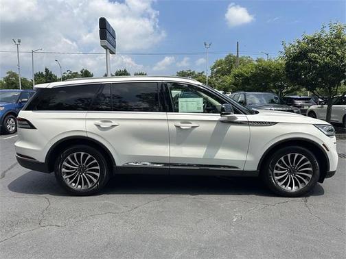 2022 Lincoln Aviator Standard AWD