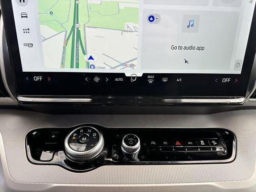 Oxford White 2025 Ford Expedition Active