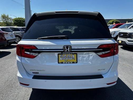 White 2023 Honda Odyssey Elite