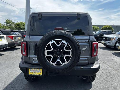 Carbonized Gray Metallic 2024 Ford Bronco Badlands