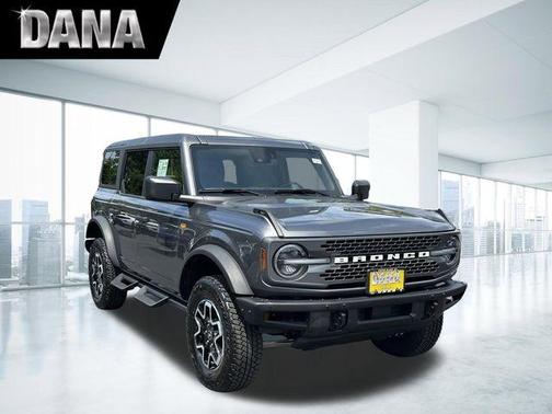 Carbonized Gray Metallic 2024 Ford Bronco Badlands
