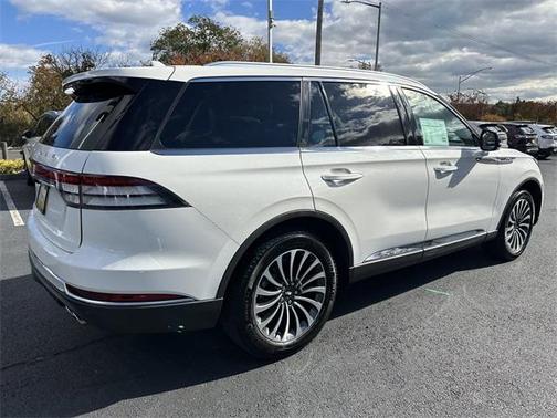 2022 Lincoln Aviator Standard AWD