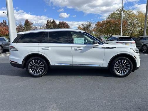 2022 Lincoln Aviator Standard AWD