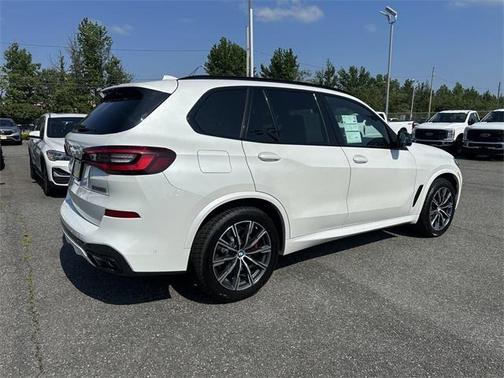 2022 BMW X5 M50i