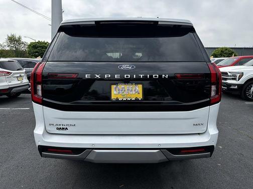 Oxford White 2025 Ford Expedition Max Platinum