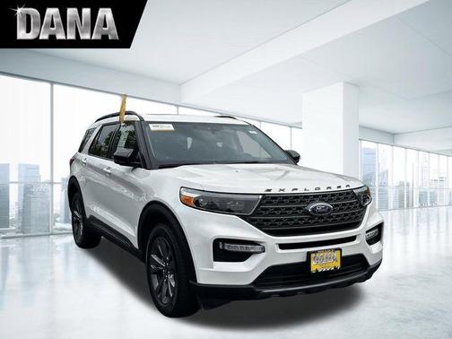 Star White 2022 Ford Explorer XLT