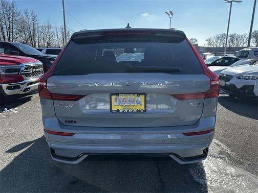 2024 Volvo XC60 B5 Plus Dark Theme